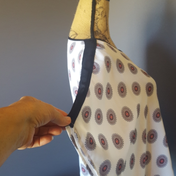 NWT White with red and black print top. - Picture 3 of 5